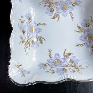 🎉HP🎉~Vintage Style Pretty Porcelain Serving Bowl! EUC !